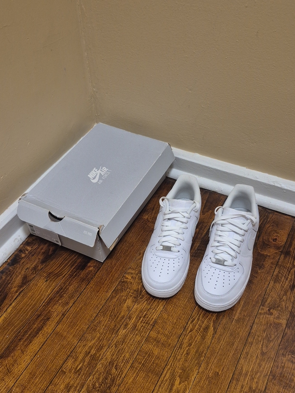 Men 8.5 White Air Force 1s